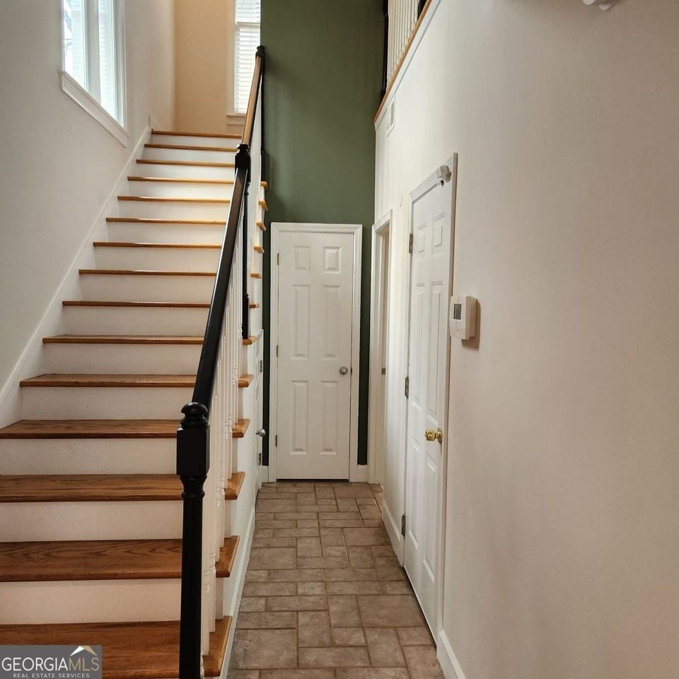 687 Bonaventure Ave Ne - Photo 4 of 50