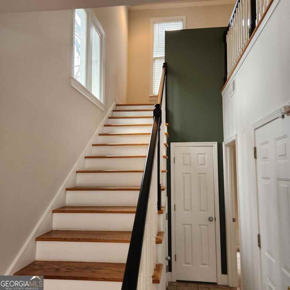 687 Bonaventure Ave Ne - Photo 5 of 50