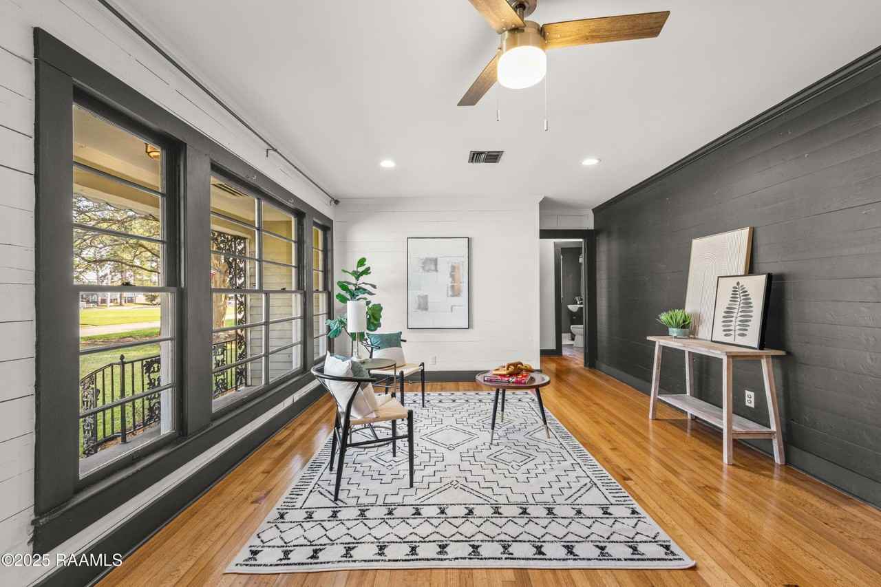 107 Acadian Dr - Photo 5 of 34