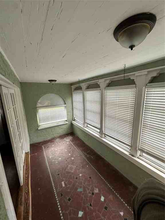 616 37th St - Photo 5 of 11