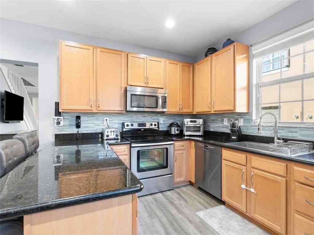 14741 Sw 11th St - Photo 6 of 29