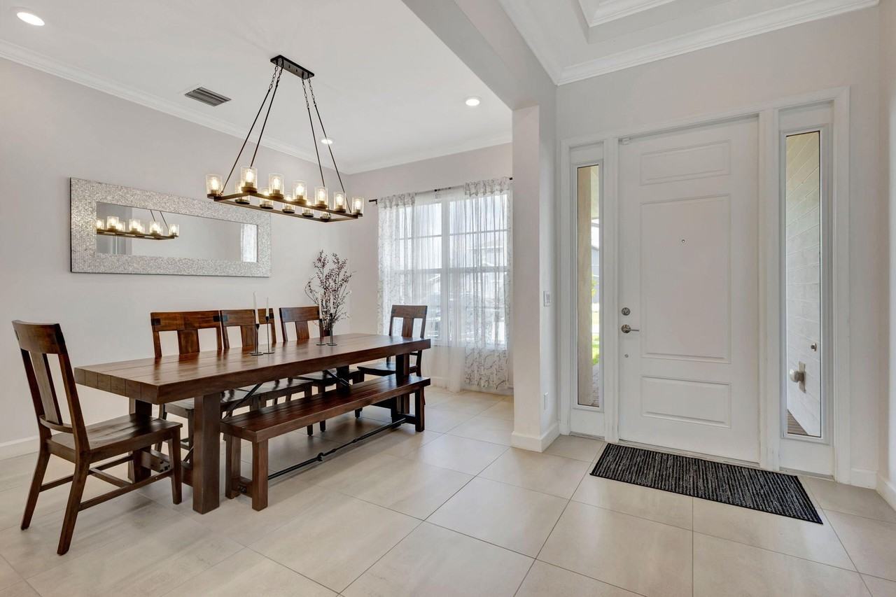 870 Hookline Cir - Photo 4 of 50