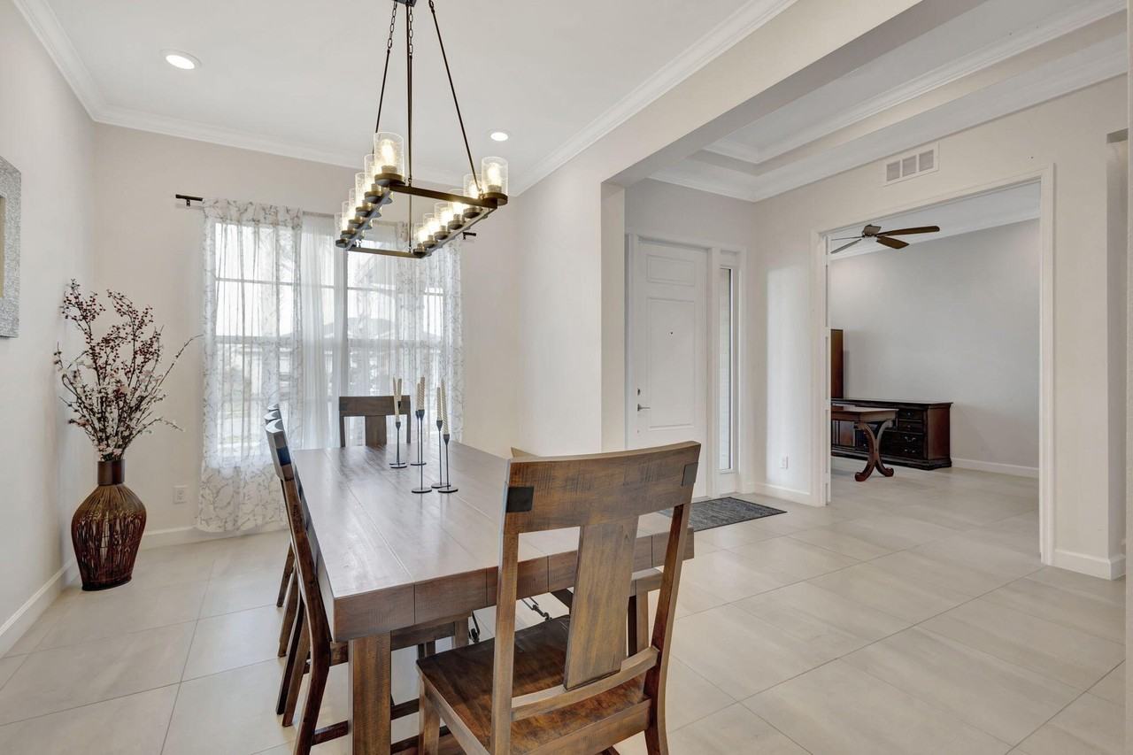 870 Hookline Cir - Photo 5 of 50