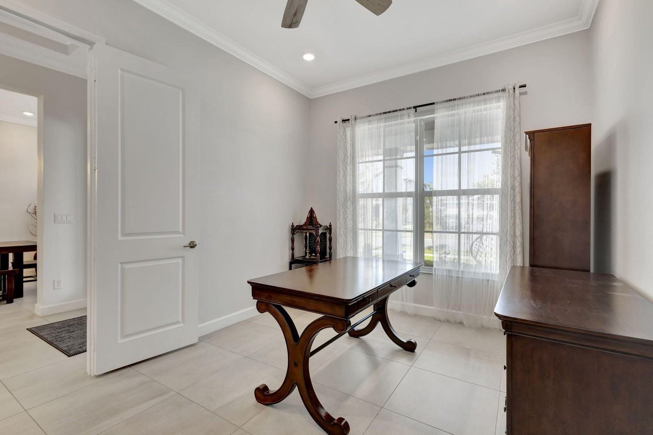 870 Hookline Cir - Photo 6 of 50