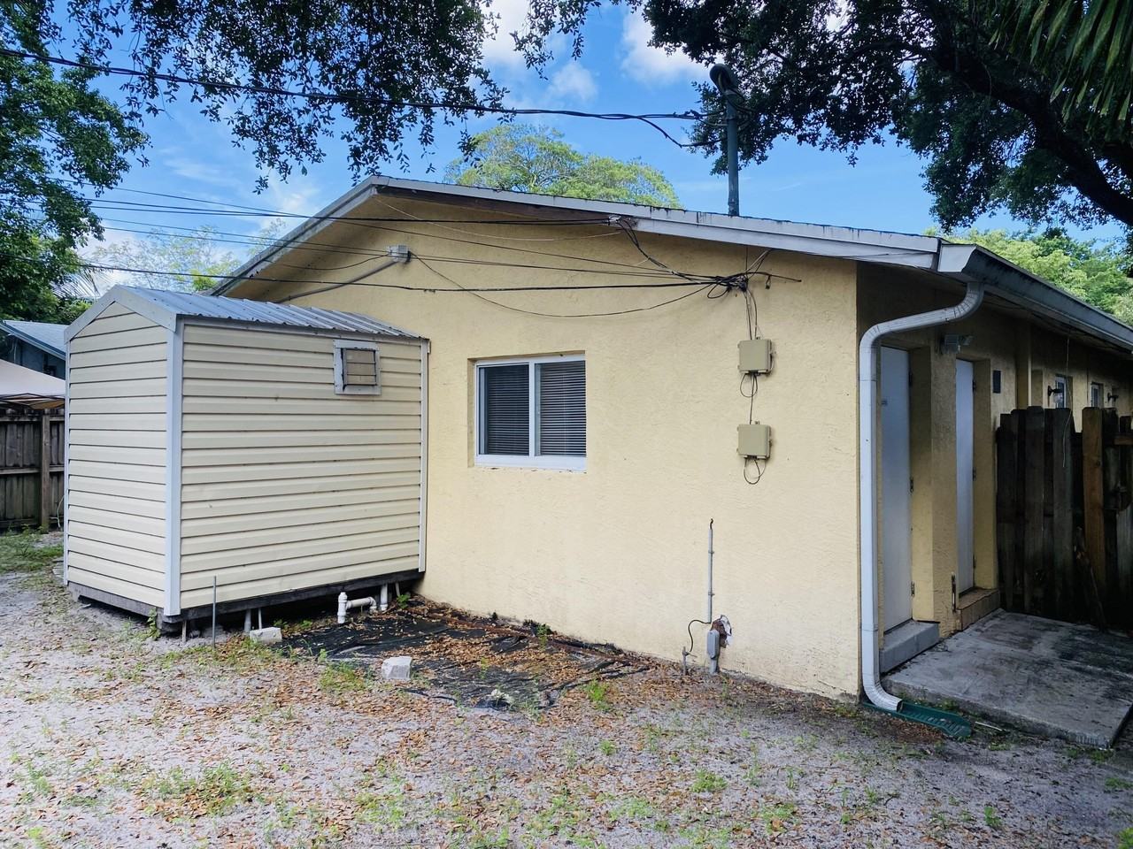 709 Sw 13th Ave #4 - Photo 3 of 14