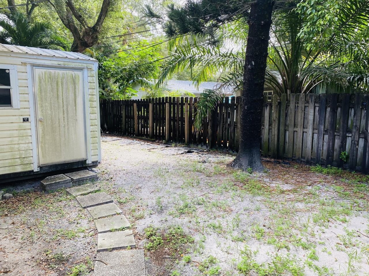 709 Sw 13th Ave #4 - Photo 4 of 14