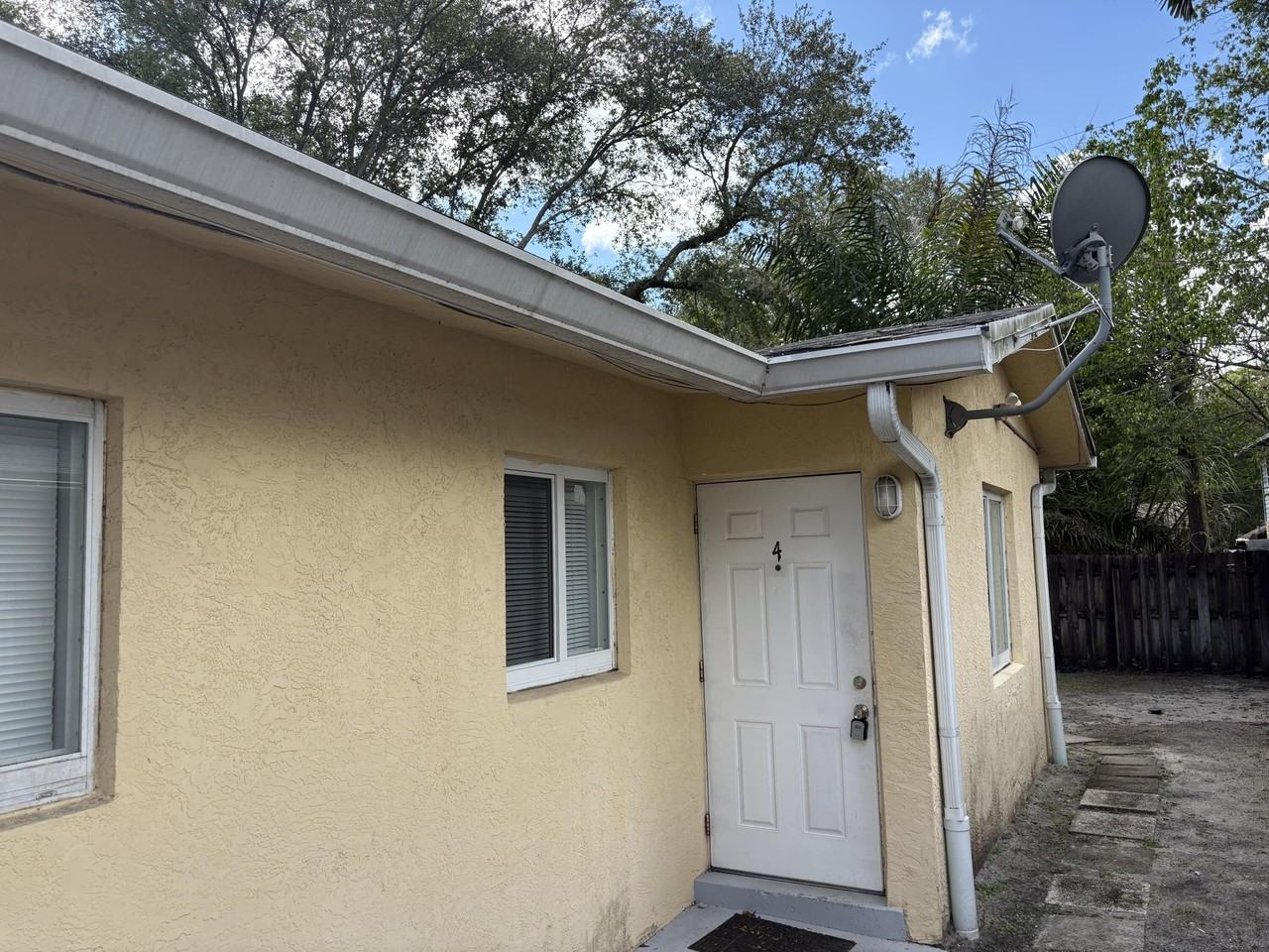 709 Sw 13th Ave #4 - Photo 6 of 14