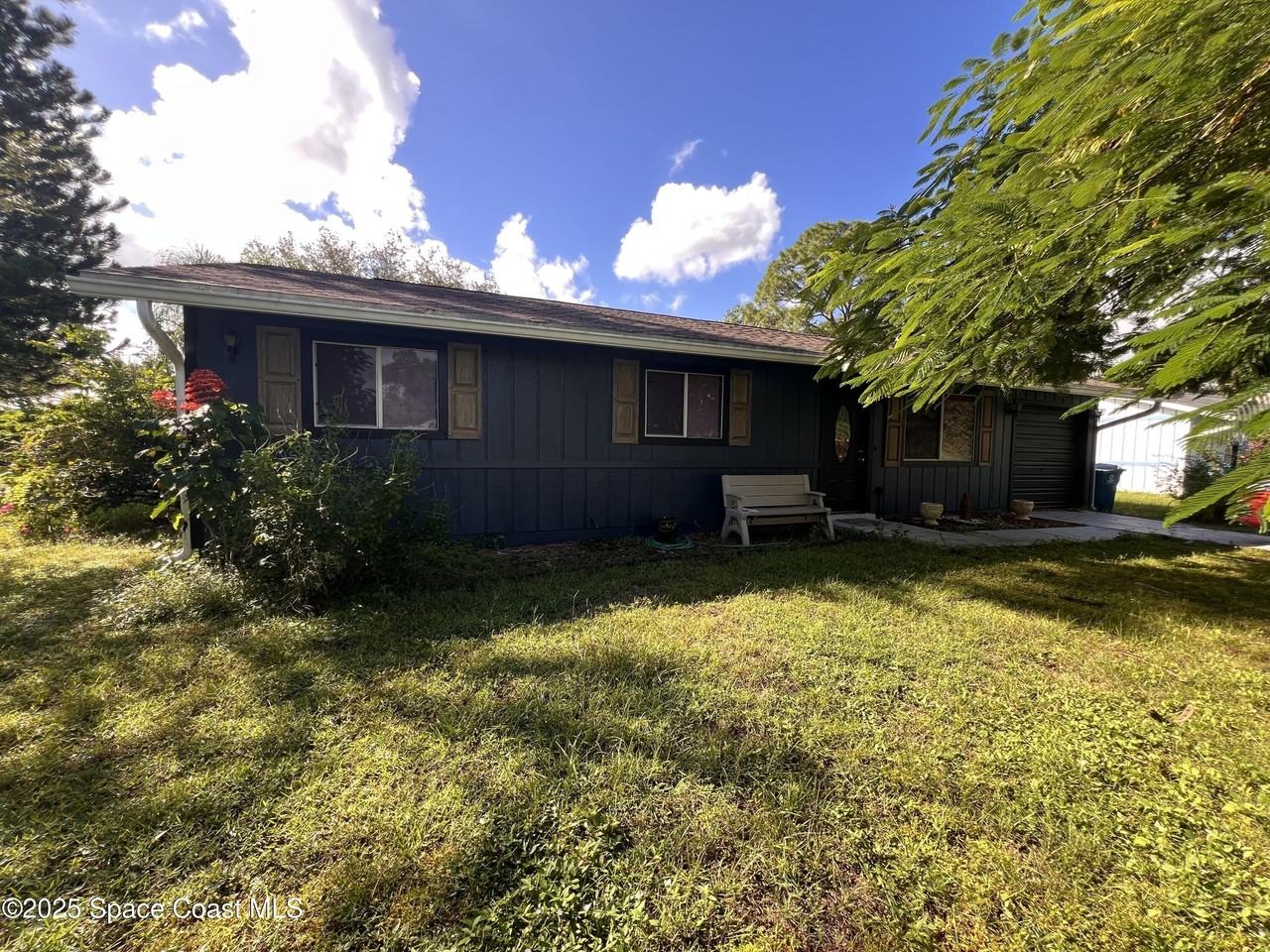 810 Vantage Street Southeast - Photo 2 of 14