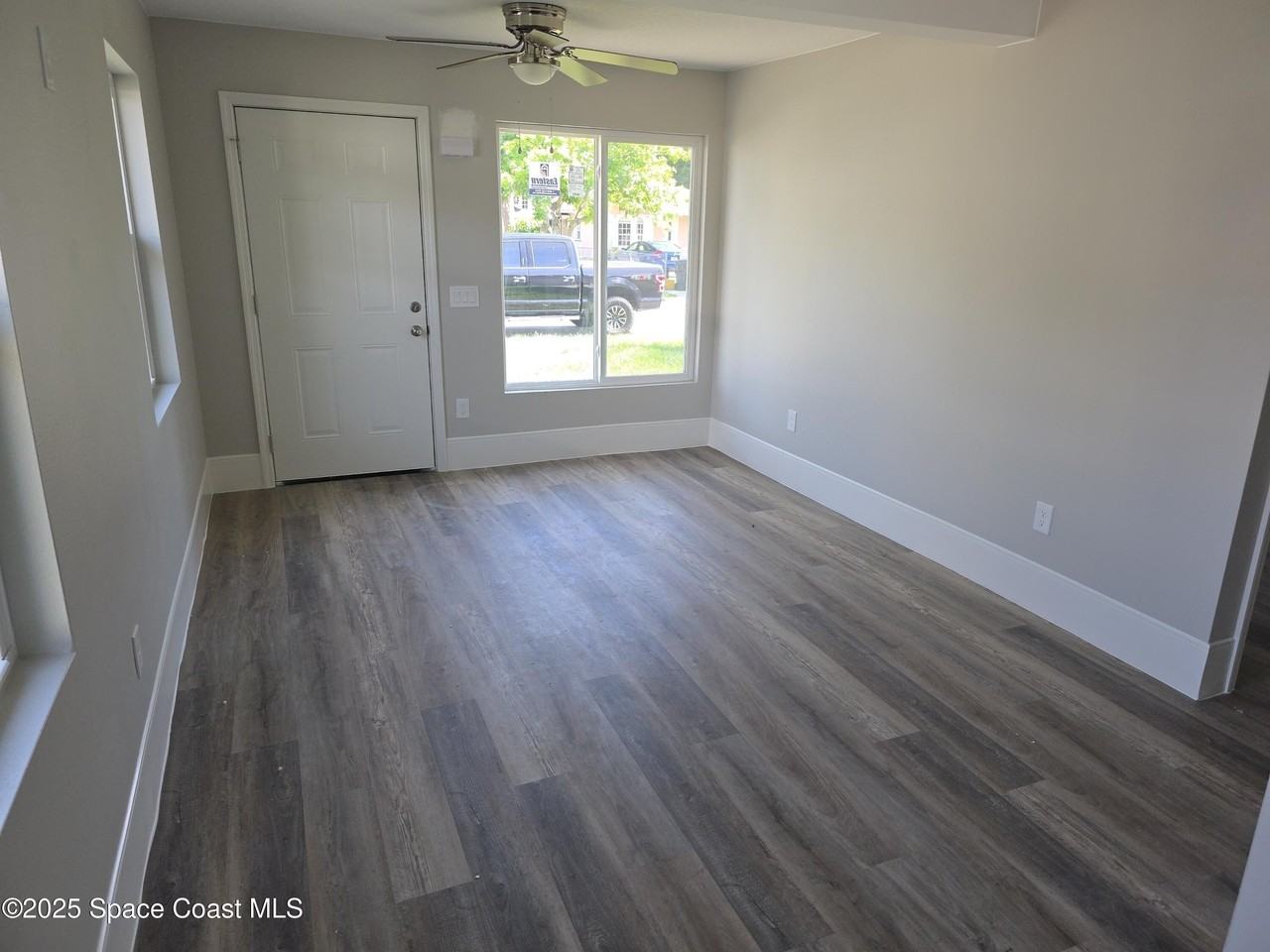 417 Dove Ave - Photo 2 of 10