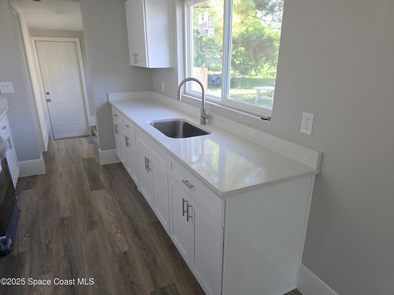 417 Dove Ave - Photo 5 of 10