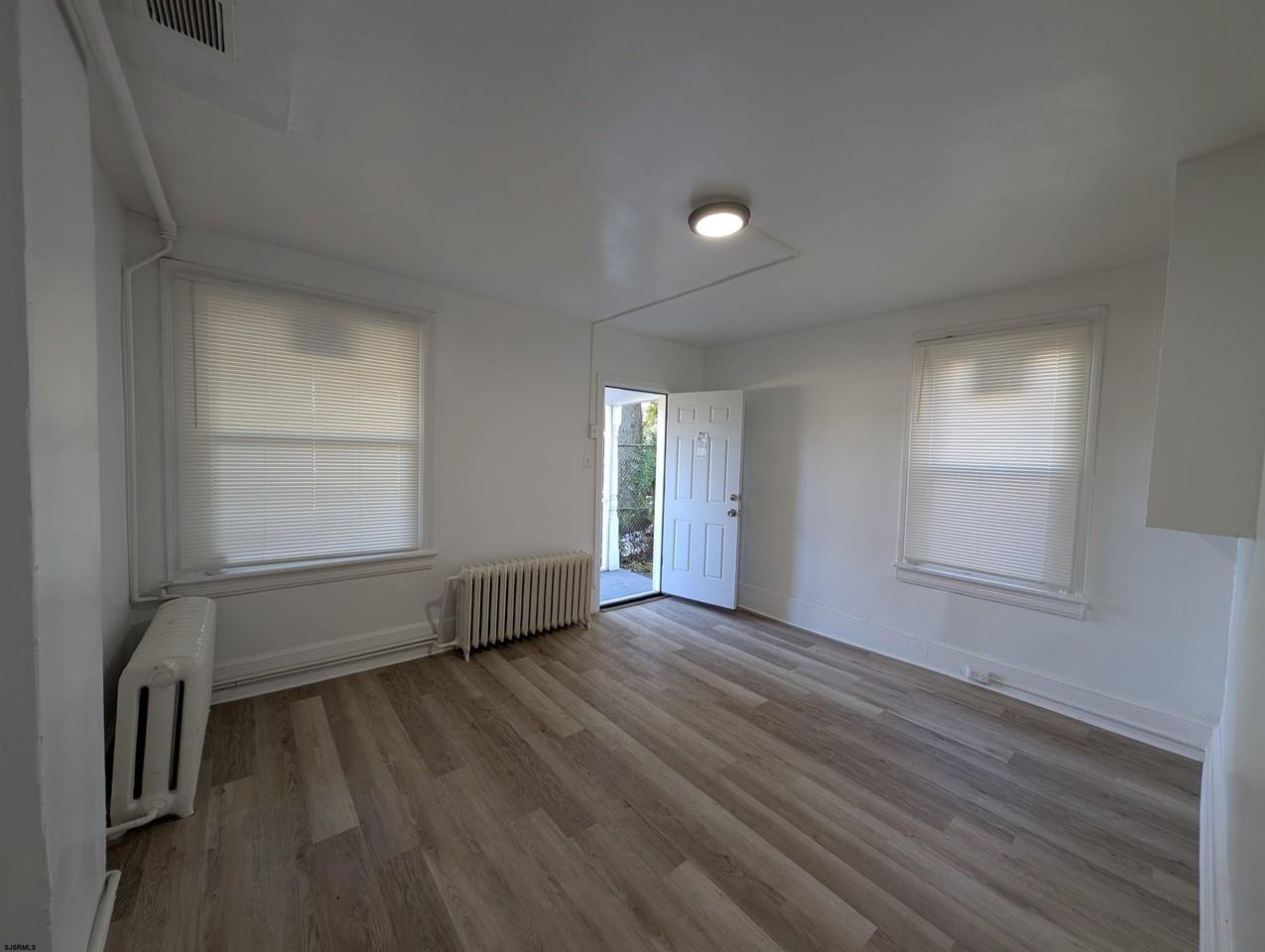 902 Westcoat Pl - Photo 5 of 23