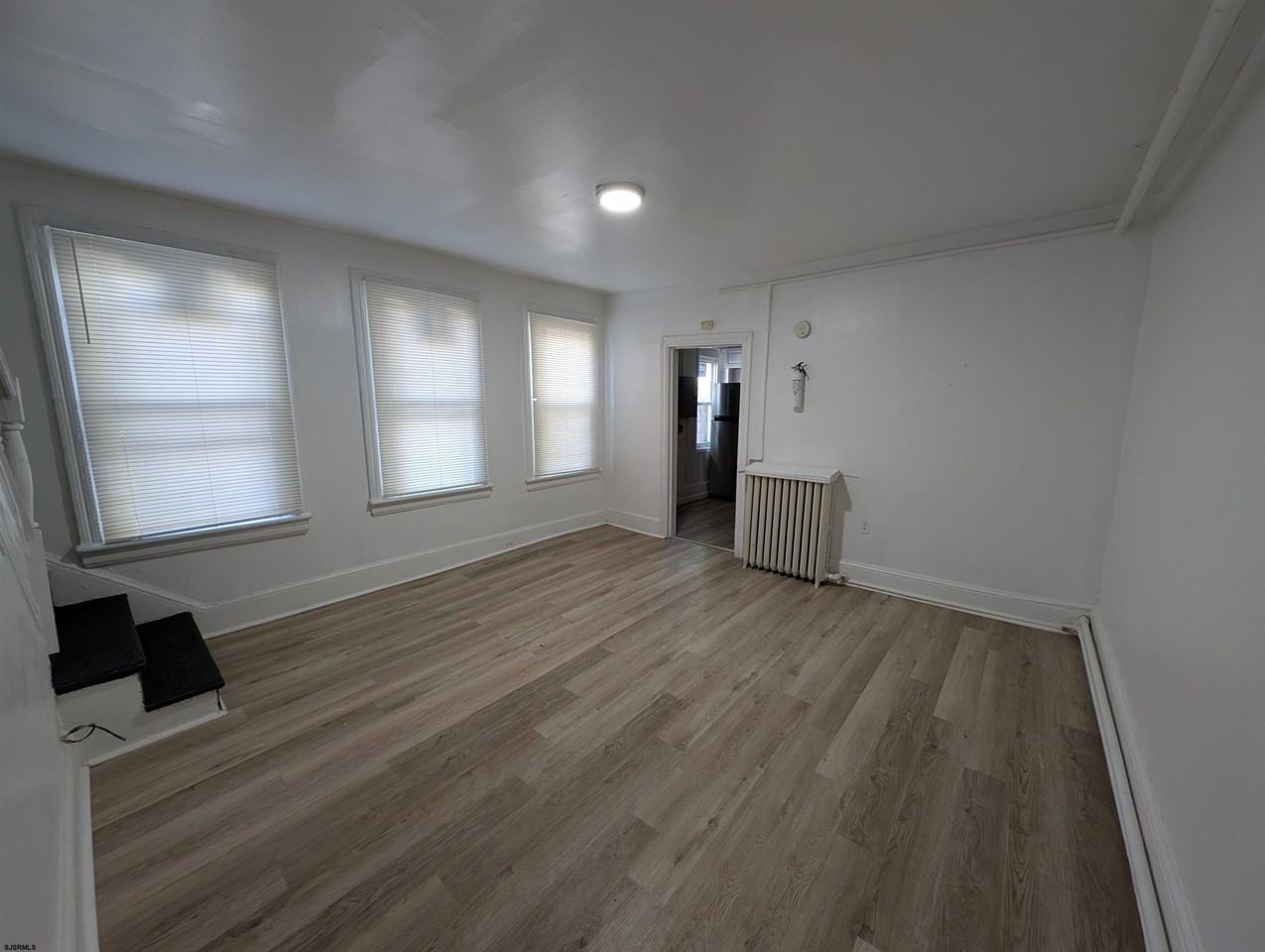 902 Westcoat Pl - Photo 6 of 23