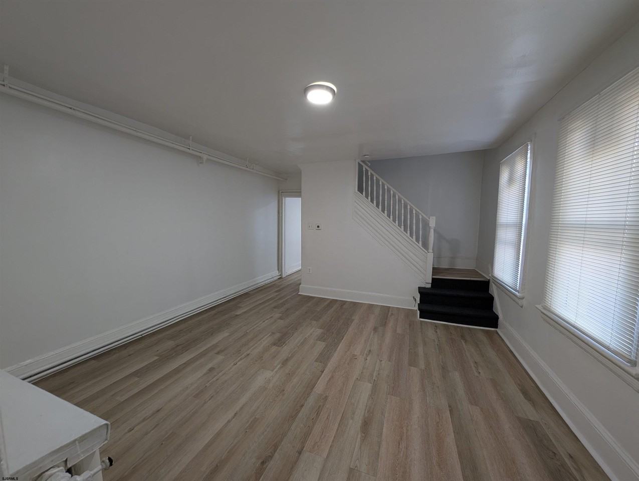 902 Westcoat Pl - Photo 7 of 23