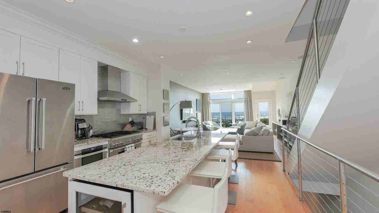 5208 Boardwalk - Photo 3 of 39