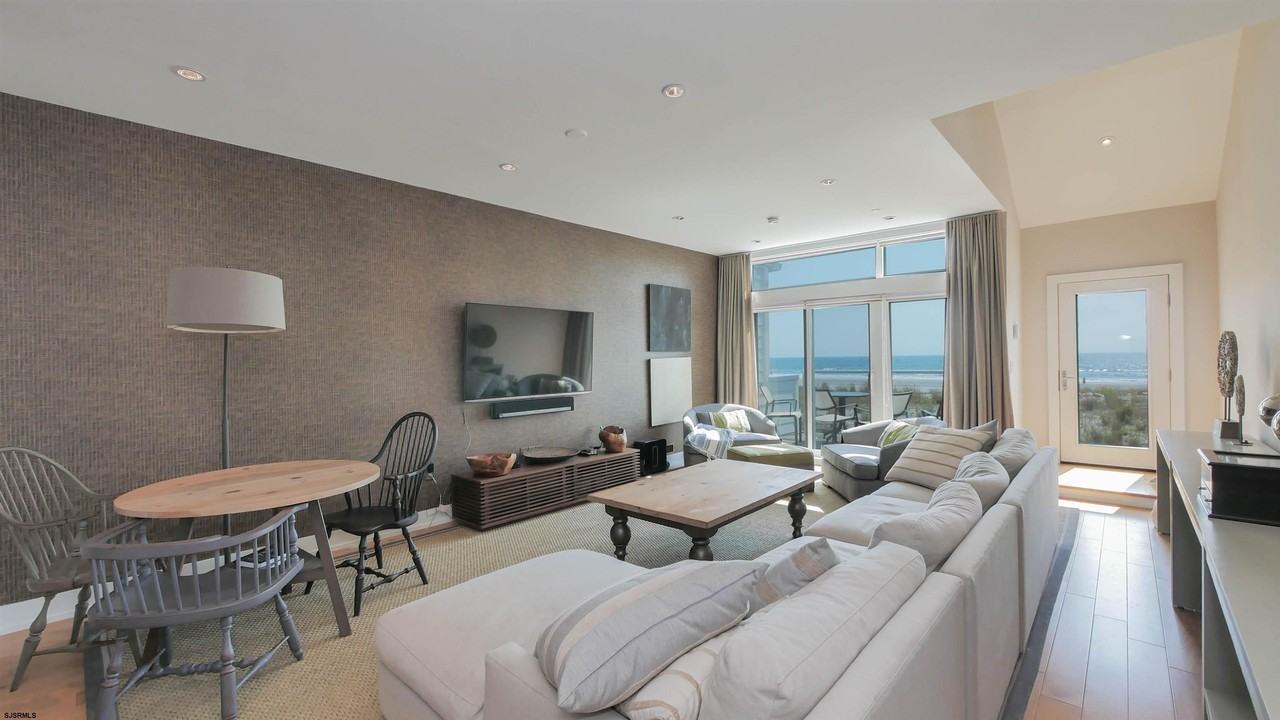 5208 Boardwalk - Photo 4 of 39