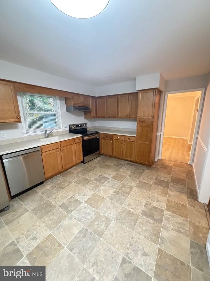 222 Merion Rd - Photo 7 of 23