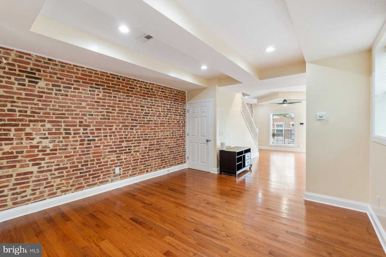 543 N Kenwood Ave - Photo 6 of 37