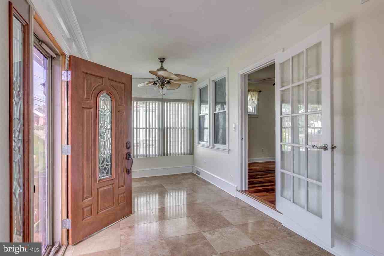 1858 47th St - Photo 4 of 29