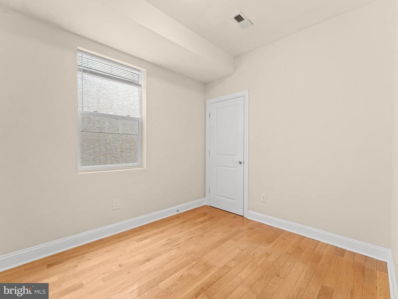 1813 N 18th St #2 - Photo 4 of 15