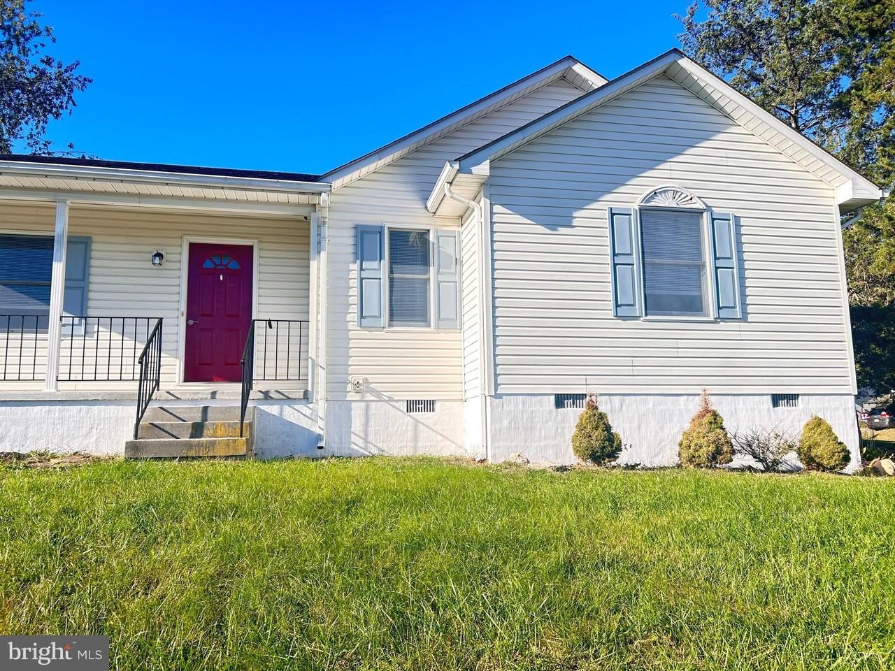 200 Canyon Rd - Photo 2 of 19