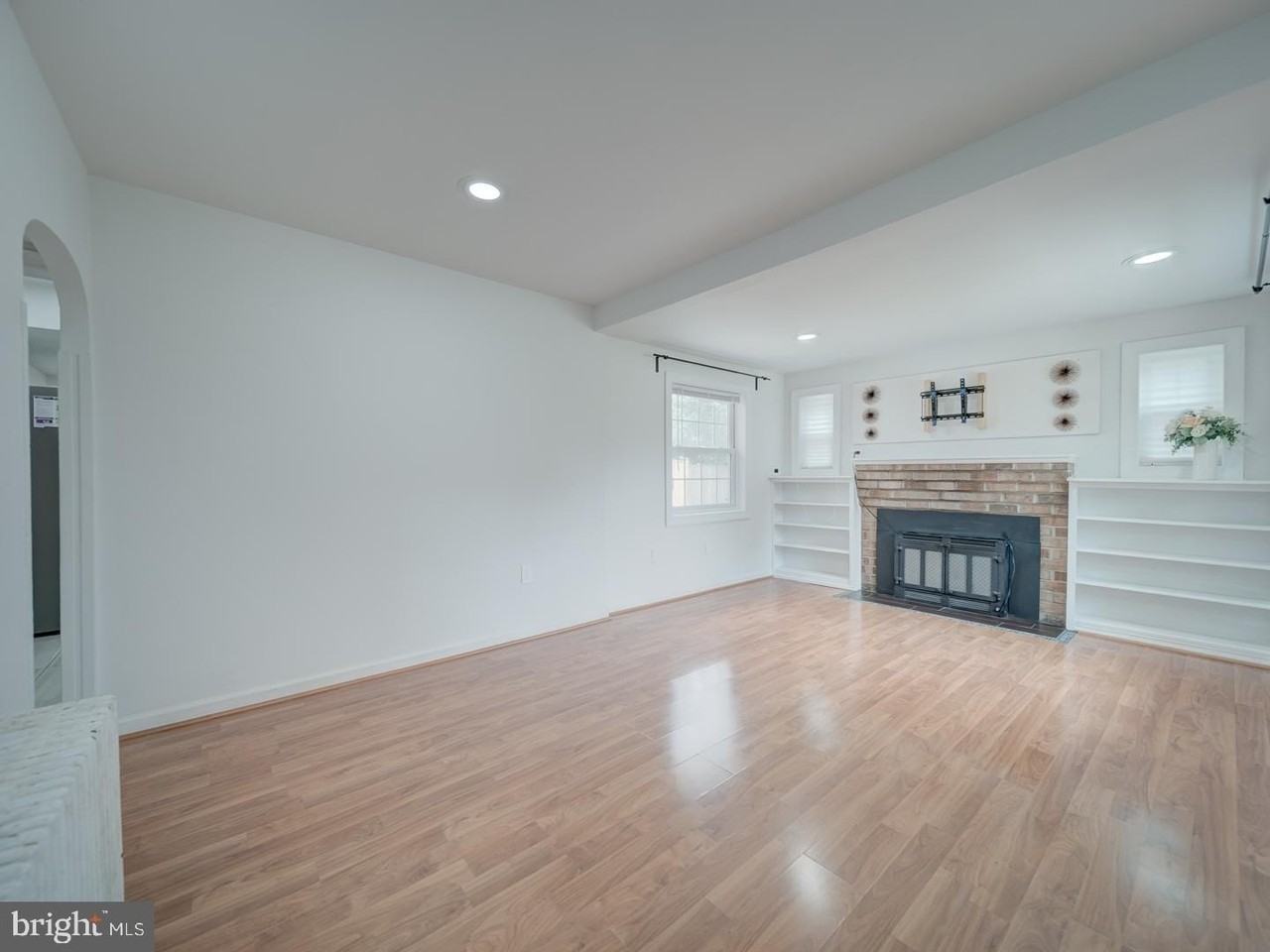 6625 Harrison Lane - Photo 4 of 33