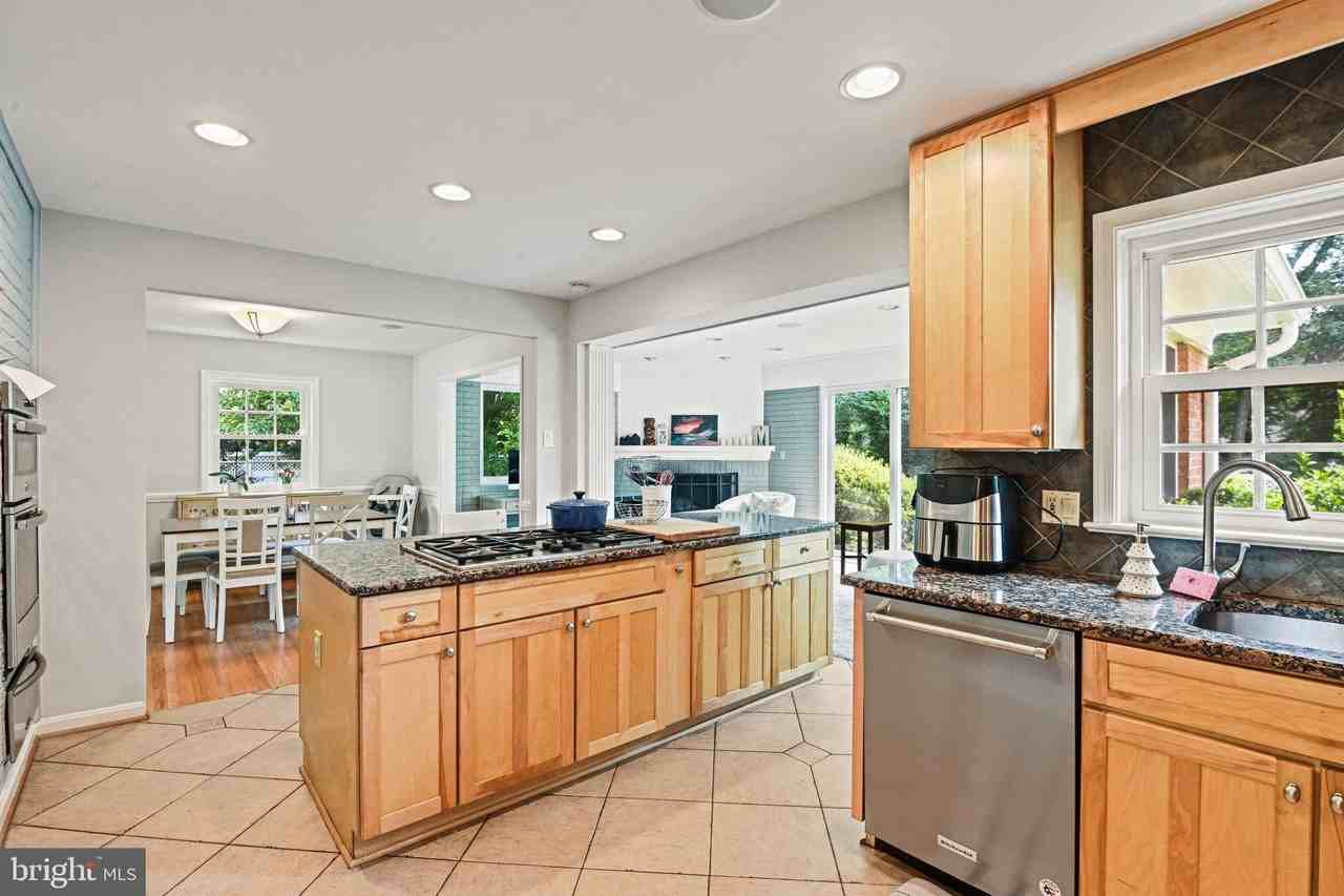 8633 Janet Lane - Photo 4 of 11