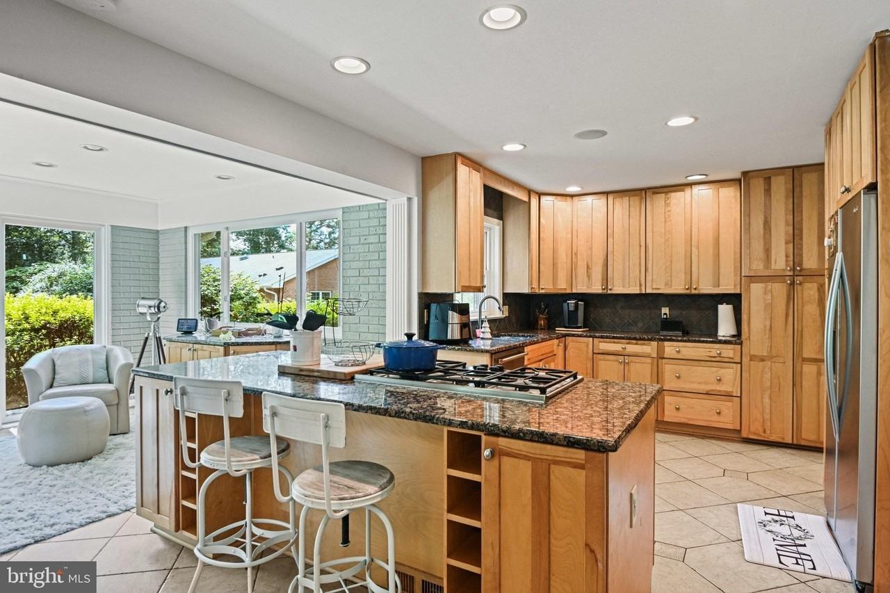 8633 Janet Lane - Photo 5 of 11