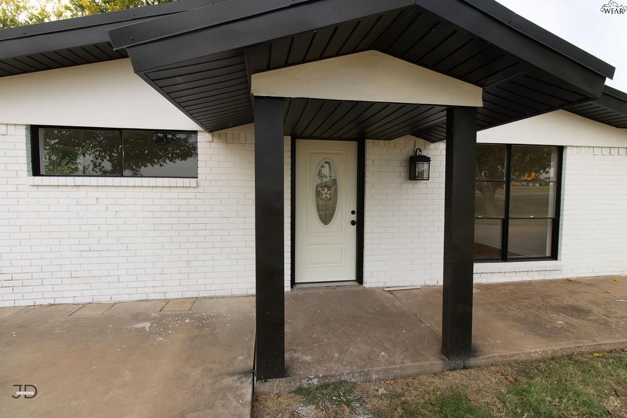 674 Bell Rd S - Photo 2 of 21