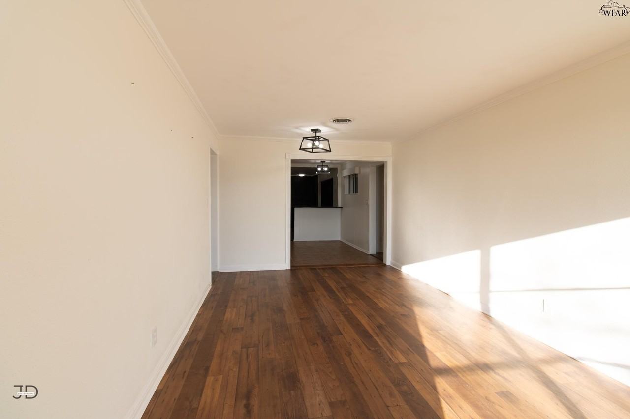 674 Bell Rd S - Photo 3 of 21