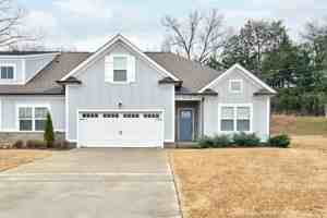 featured image of 5120 Meadowbend Dr Ne