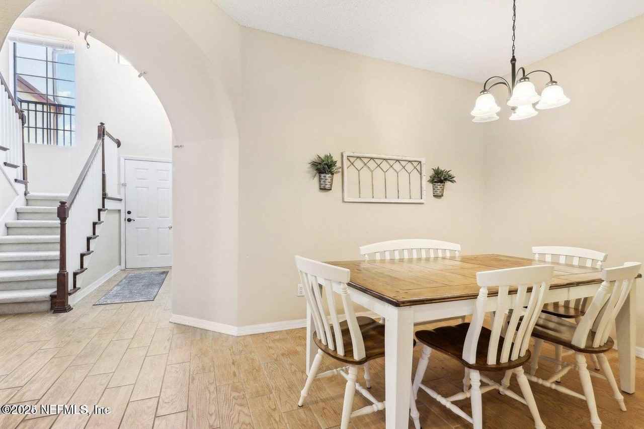 604 Briar Way Ln - Photo 5 of 21