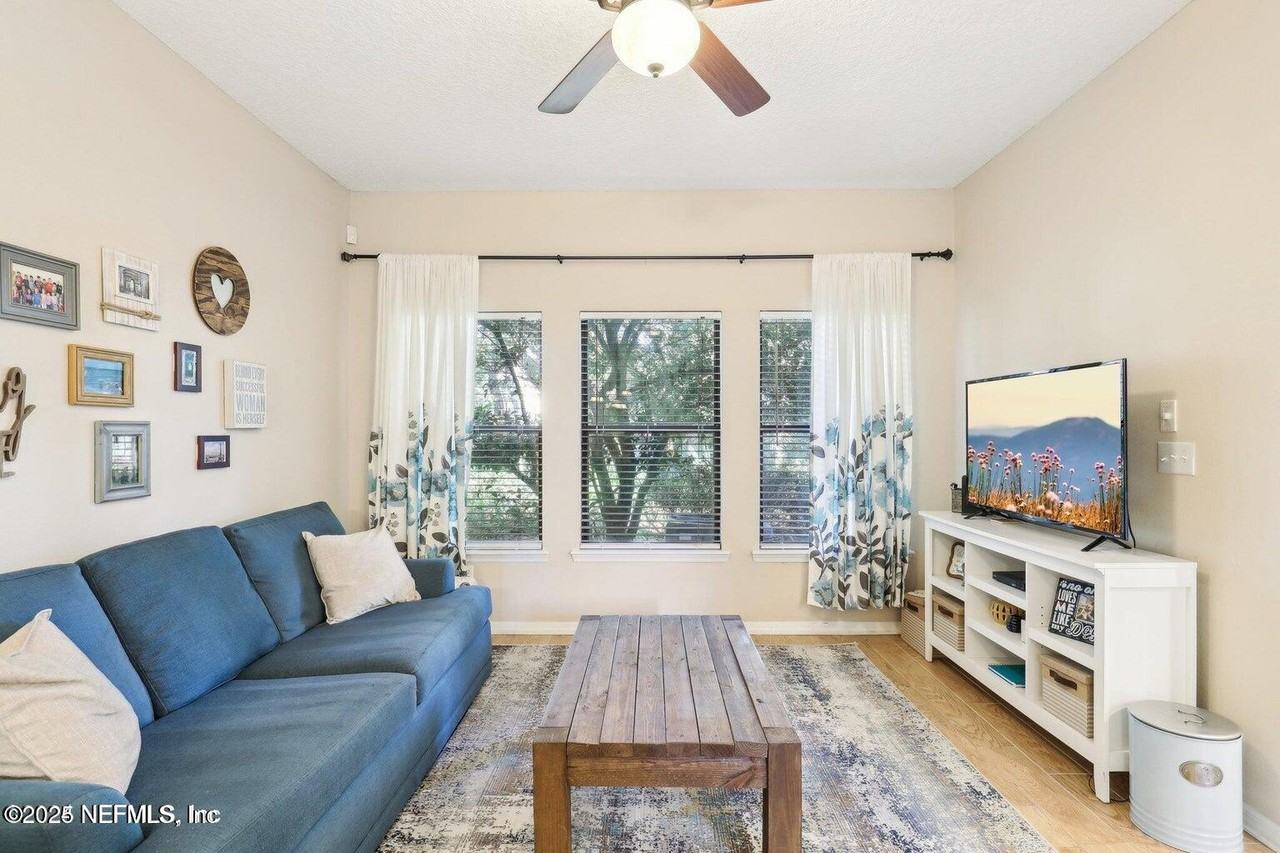 604 Briar Way Ln - Photo 6 of 21