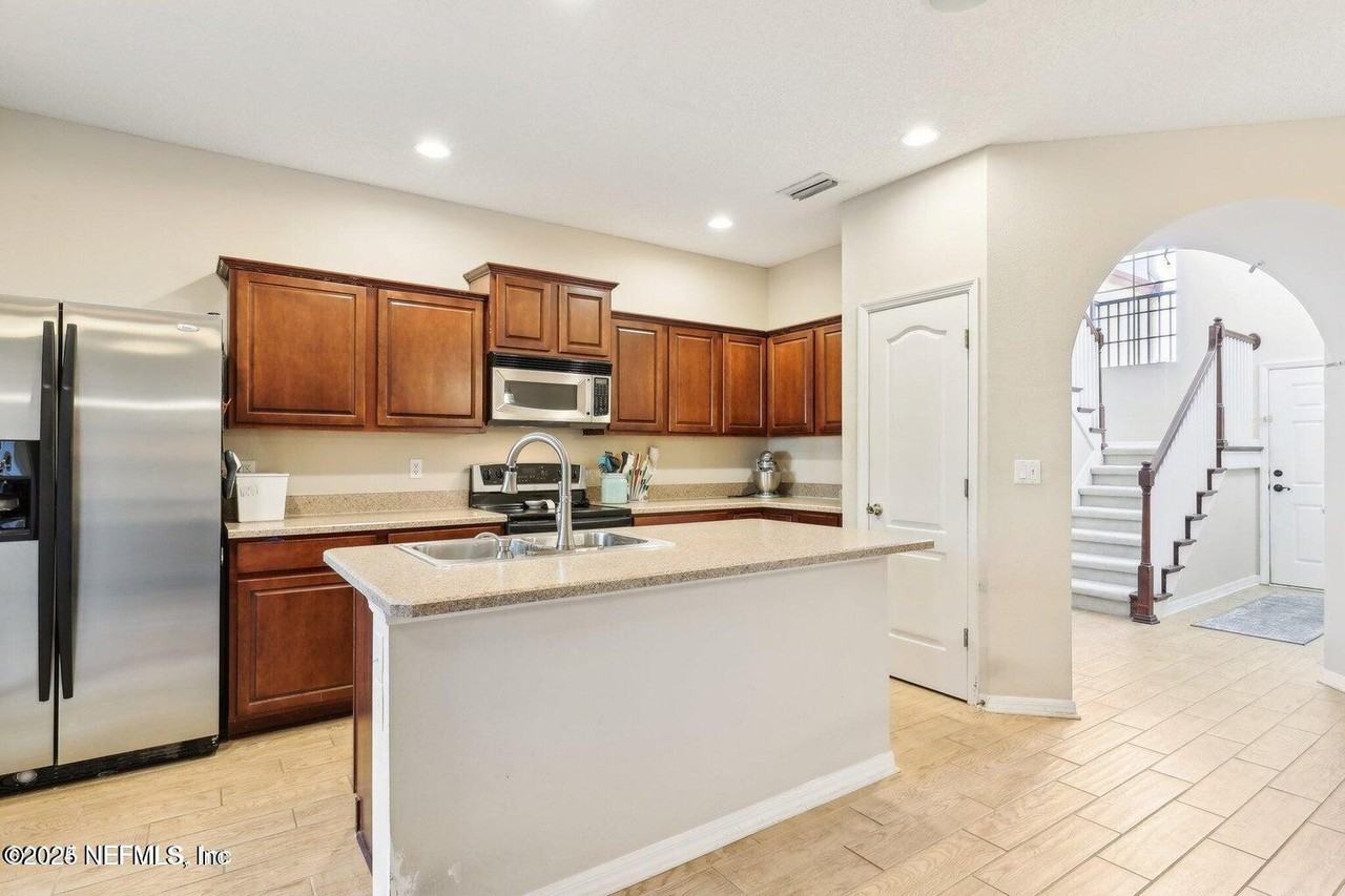 604 Briar Way Ln - Photo 7 of 21