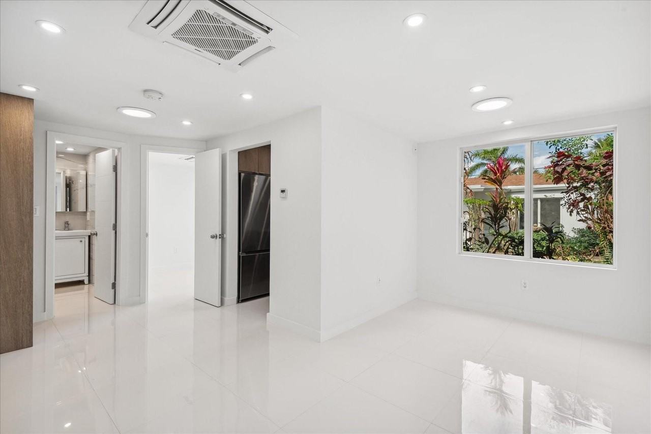 2201-3 NE 9th Avenue #3 - Photo 2 of 11