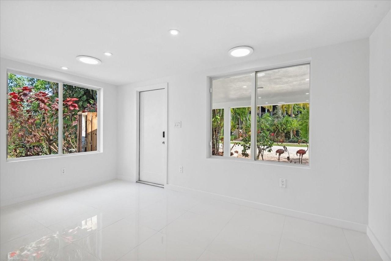 2201-3 NE 9th Avenue #3 - Photo 3 of 11