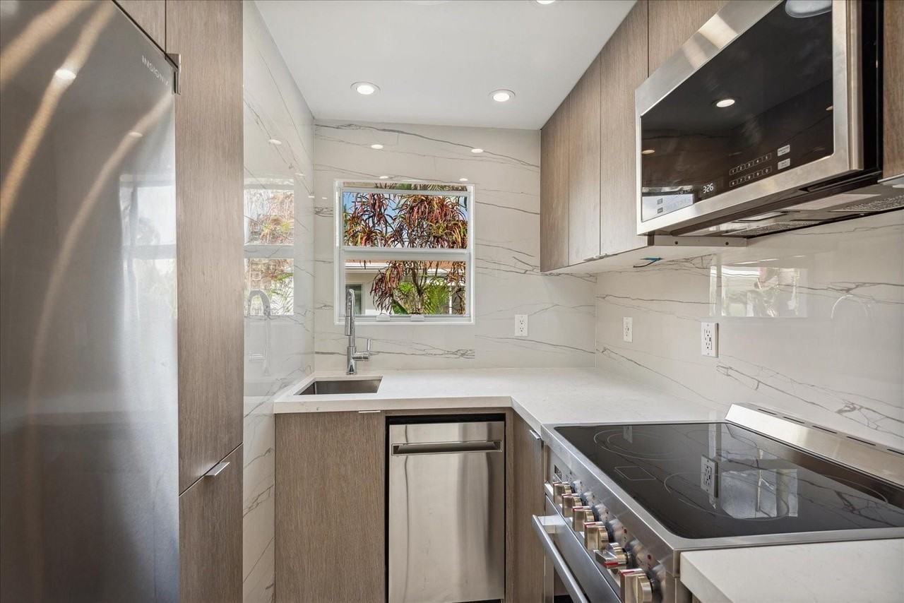 2201-3 NE 9th Avenue #3 - Photo 5 of 11