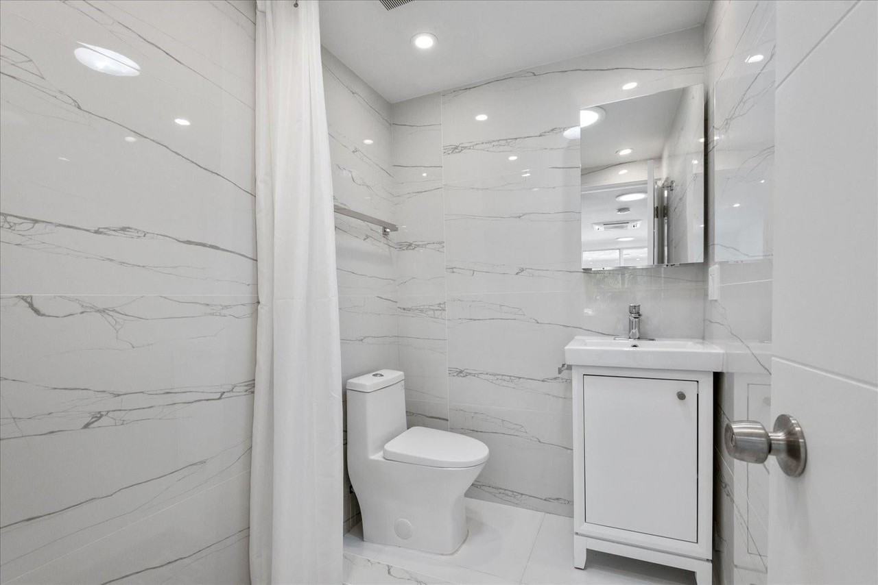 2201-3 NE 9th Avenue #3 - Photo 7 of 11