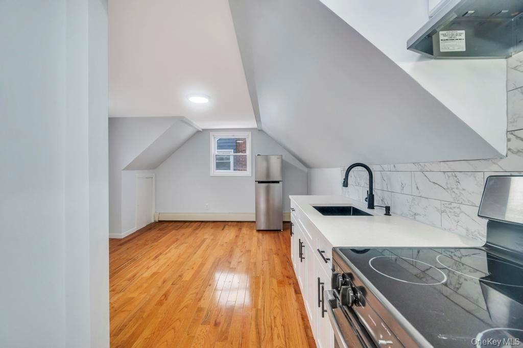 588 Cameron St - Photo 3 of 9