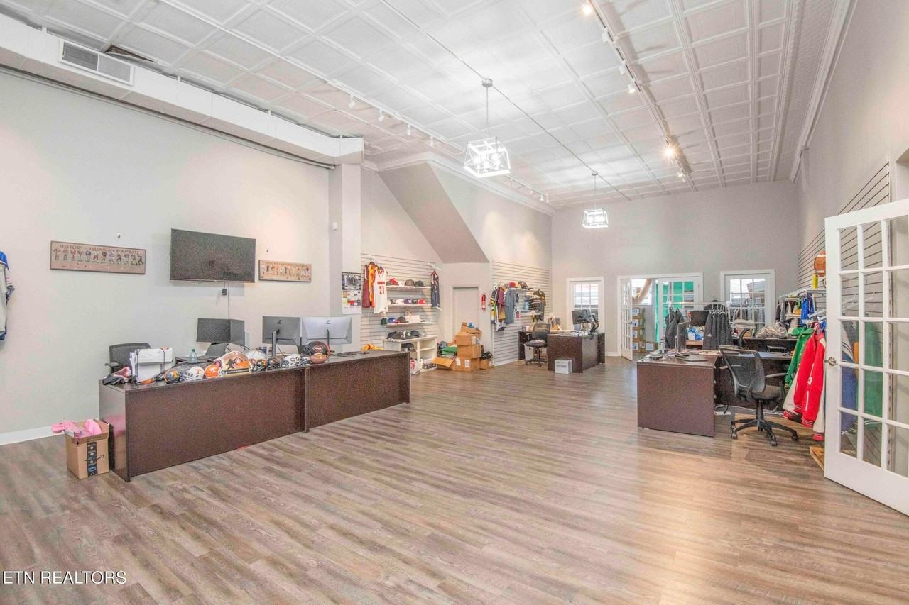 428 N Roane St - Photo 5 of 6