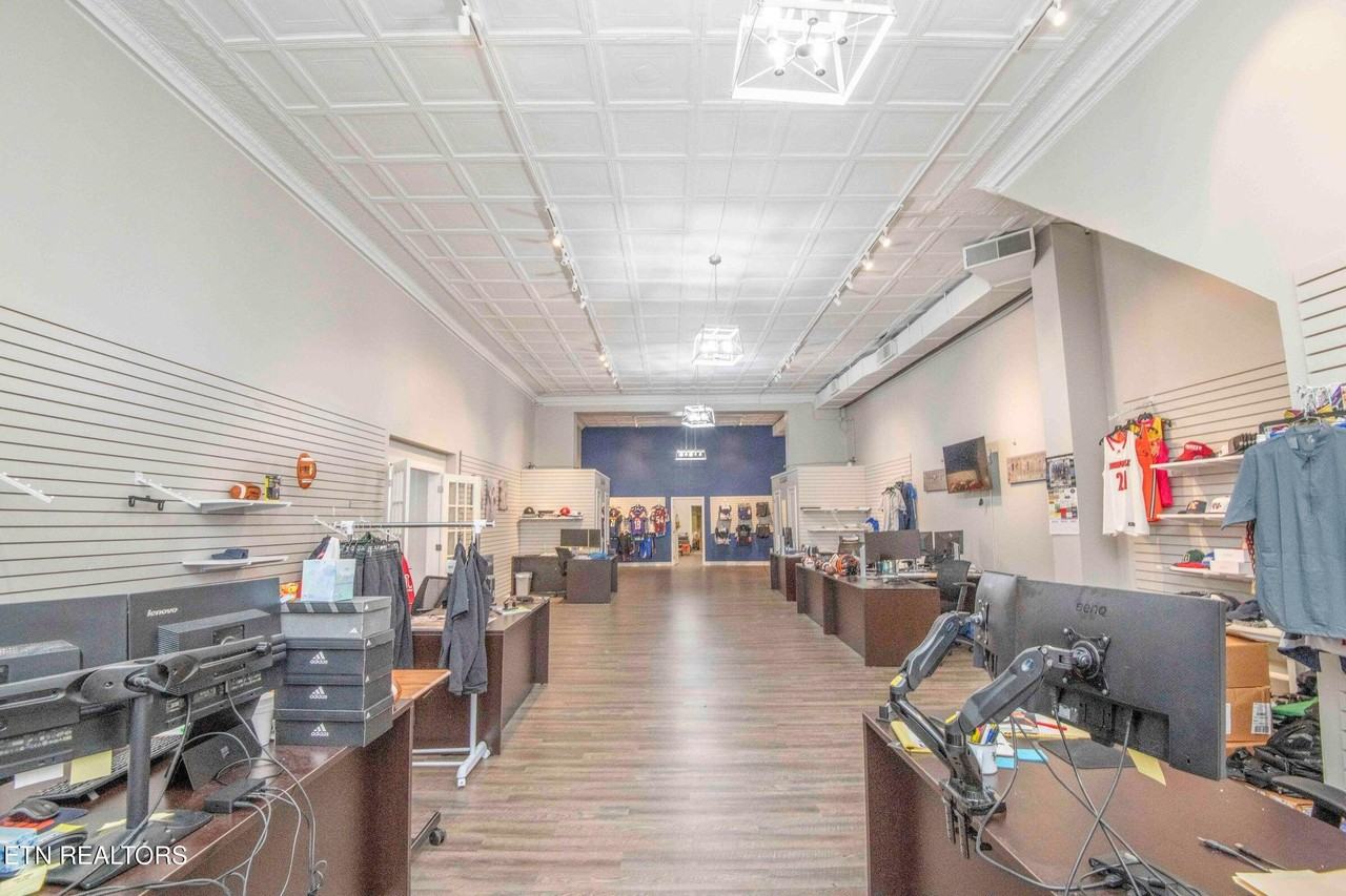 428 N Roane St - Photo 6 of 6