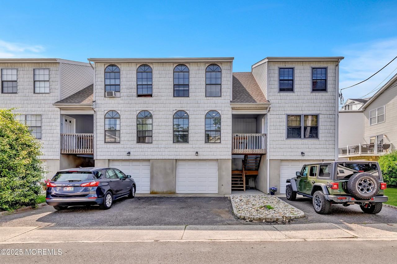 20 Cedar St - Photo 4 of 26