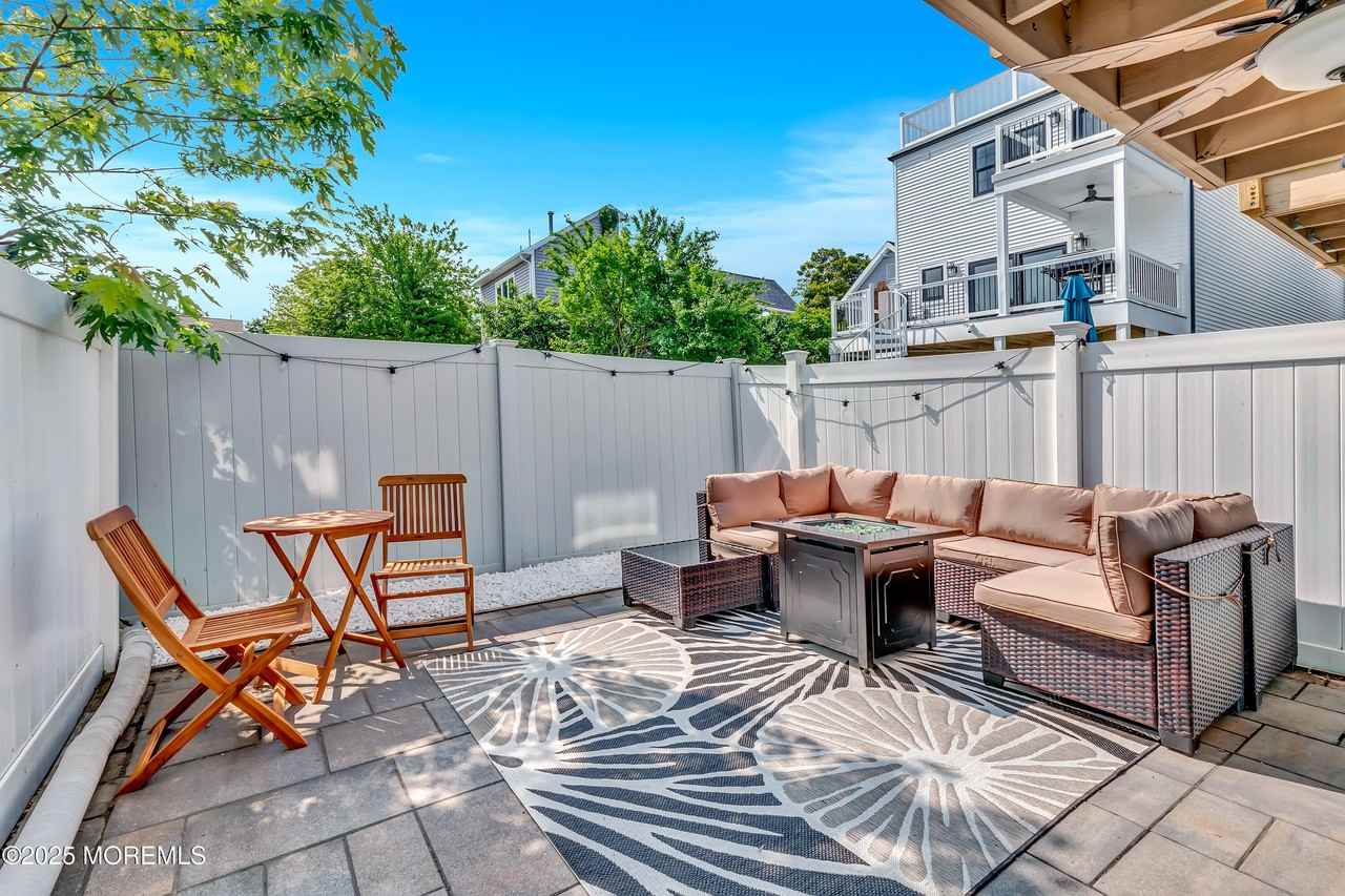 20 Cedar St - Photo 5 of 26