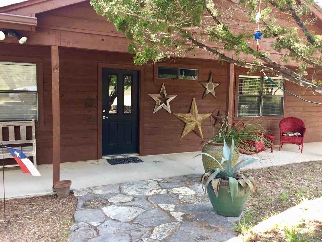 29 Wood Glen Drive - Photo 2 of 11