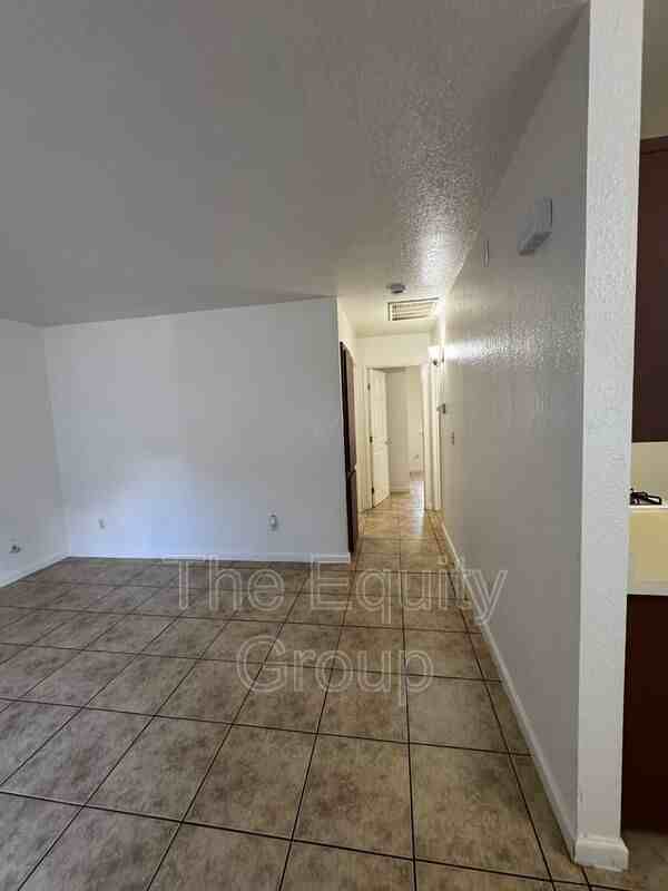 1423 E Douglas Ave - Photo 3 of 15