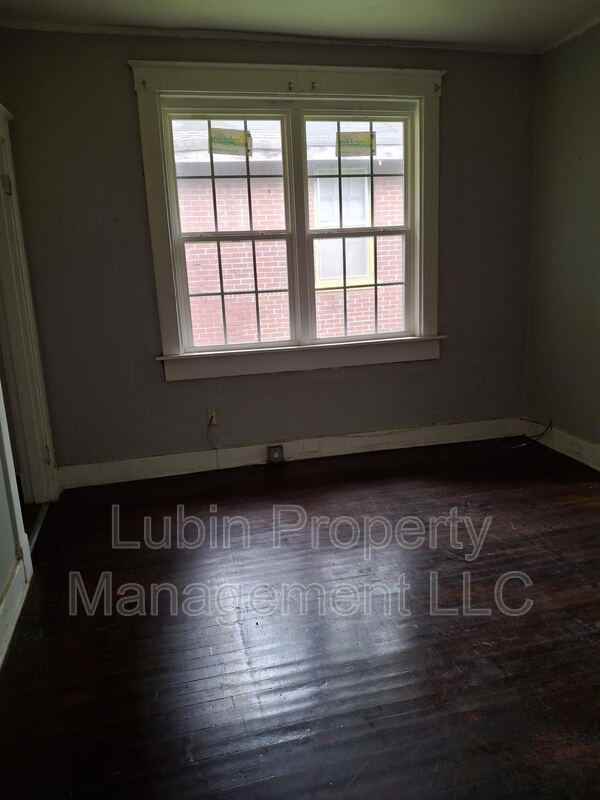 831 Kerr Ave - Photo 2 of 4