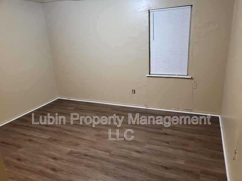 1219 Capital Ave - Photo 2 of 5