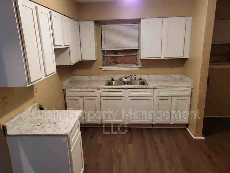 1219 Capital Ave - Photo 4 of 5