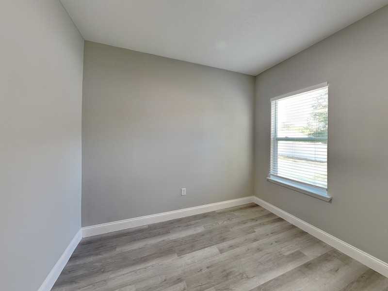 7669 N Paris Dr - Photo 6 of 15