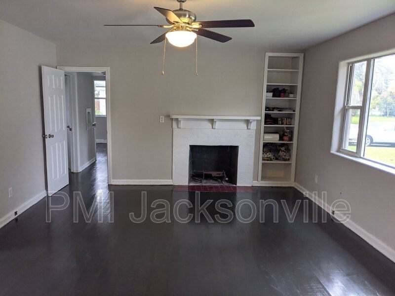 5058 Polaris St - Photo 3 of 21