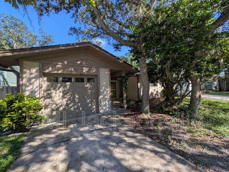 2257 Fairway Villas Ln N - Photo 2 of 19